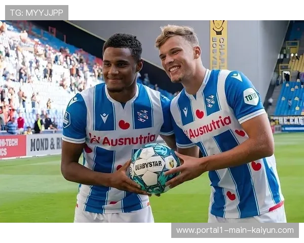 荷兰6月3日费耶诺德约战阿尔及利亚 科曼演练三中卫